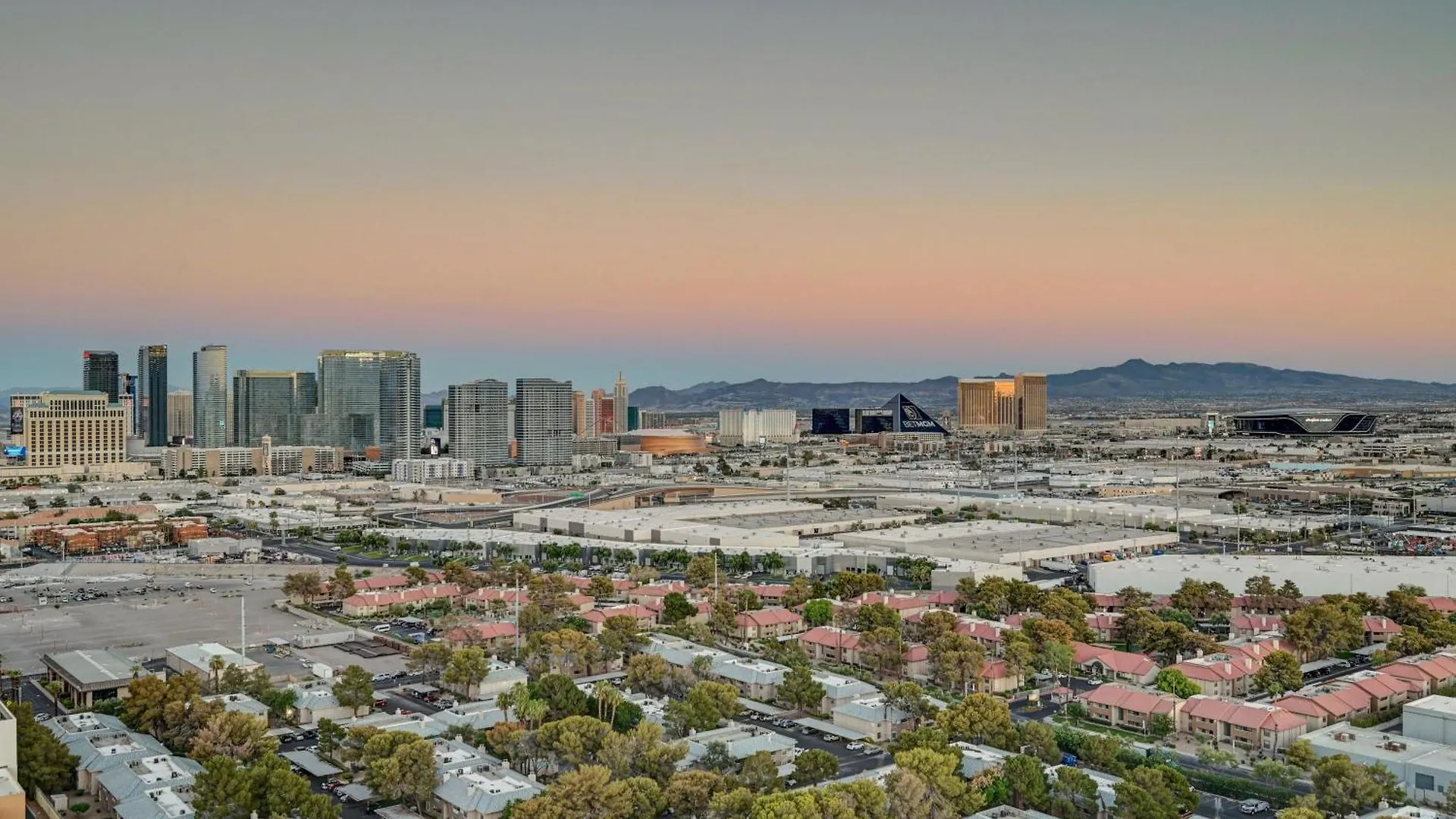 Hi-Rise Condo Private Balcony & Strip Views Las Vegas 0*,  ABD