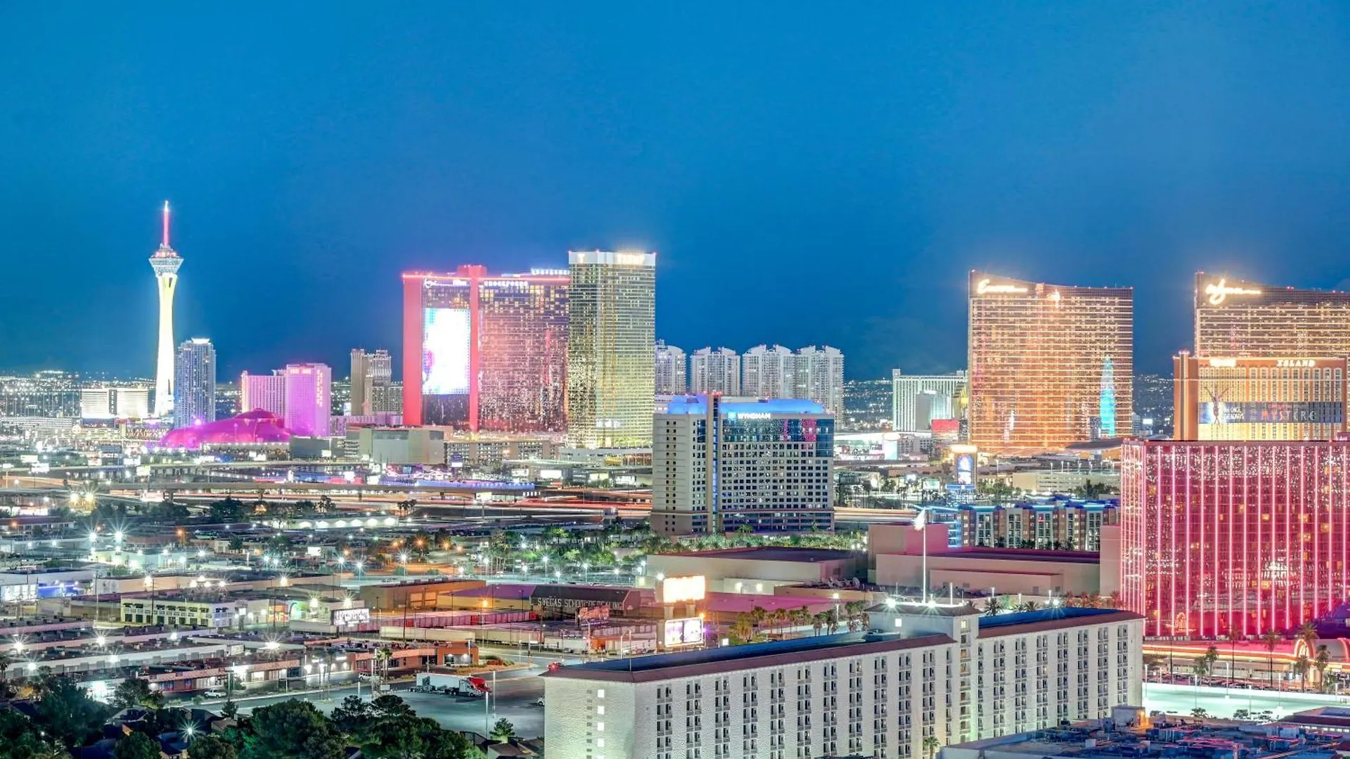 Hi-Rise Condo Private Balcony & Strip Views Las Vegas