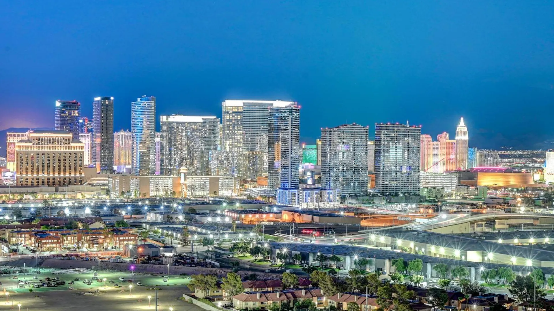 Hi-Rise Condo Private Balcony & Strip Views Las Vegas Daire