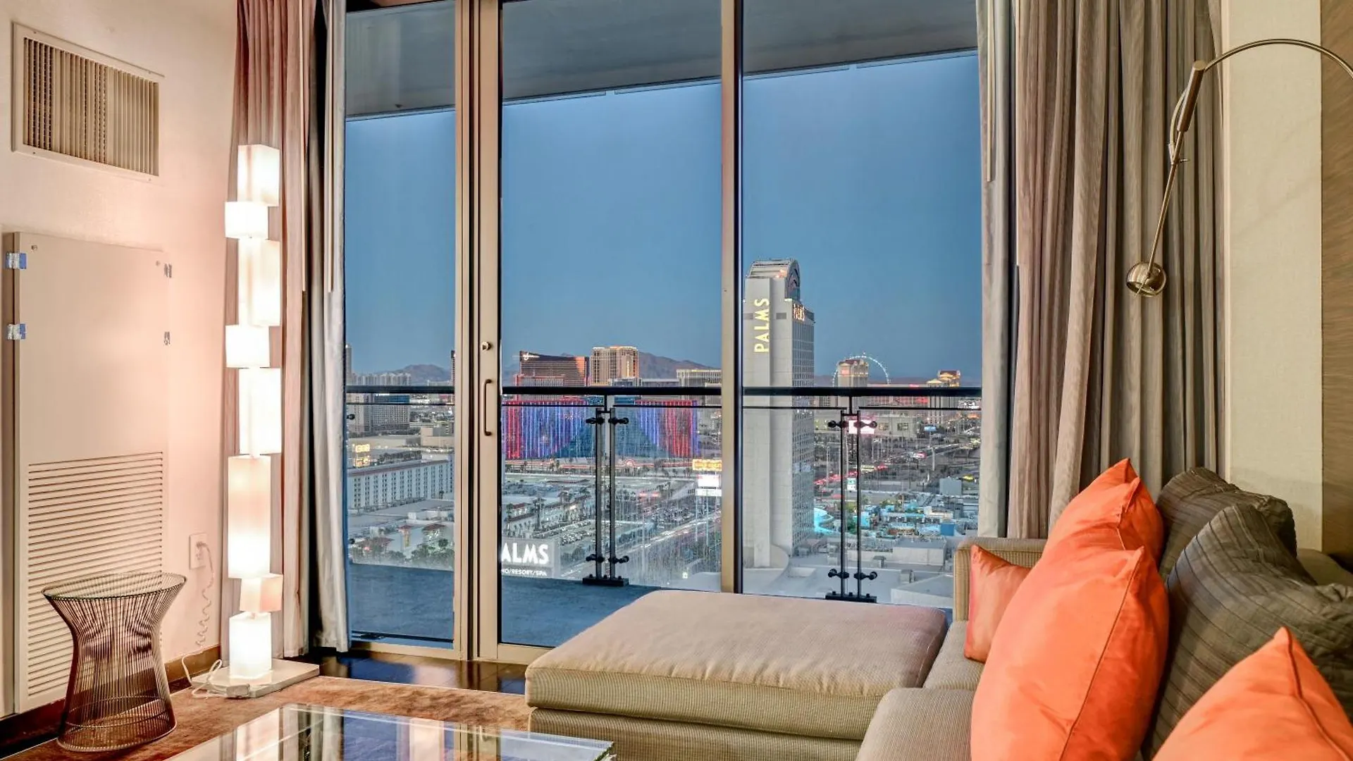 Hi-Rise Condo Private Balcony & Strip Views Las Vegas